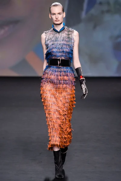 Look 15